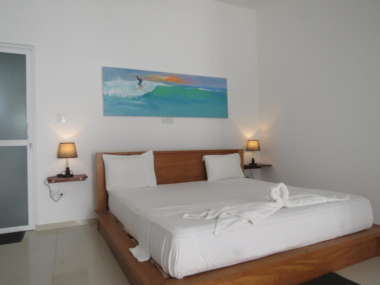 Mountain Wave Hotel And Surfshop هيكادوفا المظهر الخارجي الصورة